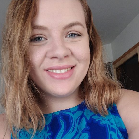 Meet your Posher, Sienna - Picture 1 of 1